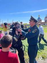  Вдохновляя на подвиги: оренбургских детей познакомили с профессией пожарного
