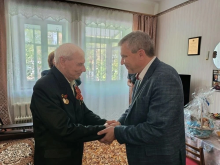 Глава Оренбурга и его заместители поздравили ветеранов ВОВ с предстоящим Днём Победы