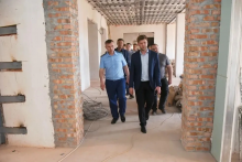 Глава Оренбурга оценил ход ремонтных работ в начальном корпусе лицея №1