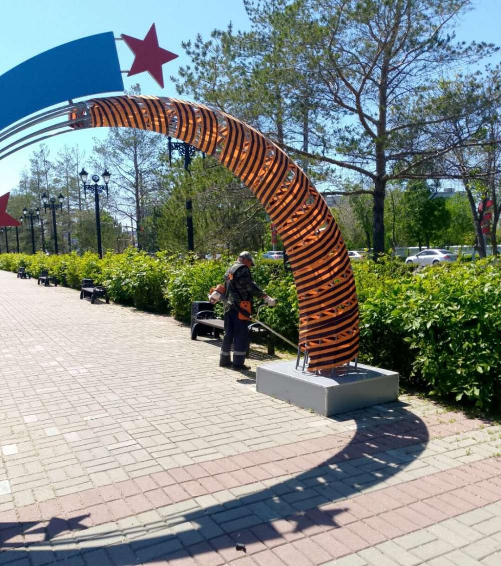 В Оренбурге продолжают бороться с сорной травой