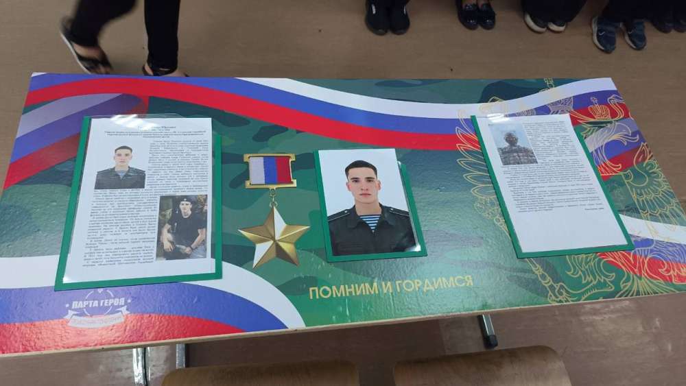 В Оренбурге в школе №38 в честь бойца СВО открыли «Парту Героя»