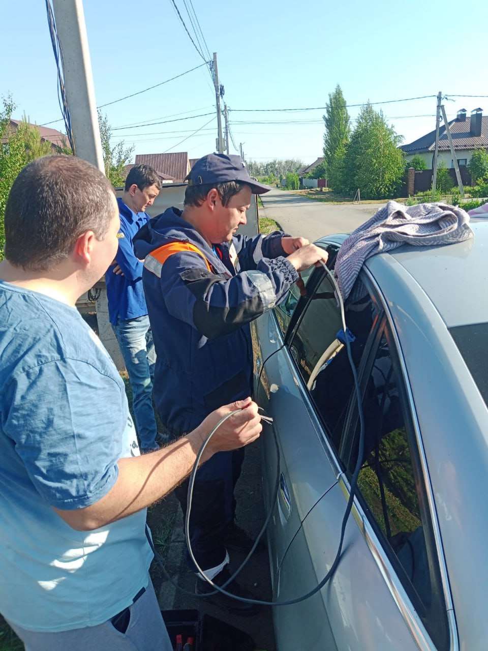 В селе Ивановка спасатели пришли на помощь ребенку, запертому в машине 