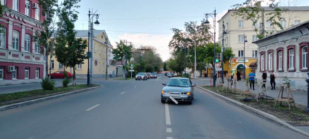 В Оренбурге на перекрестке улиц 8 Марта и Кирова под колеса авто попал велосипедист 