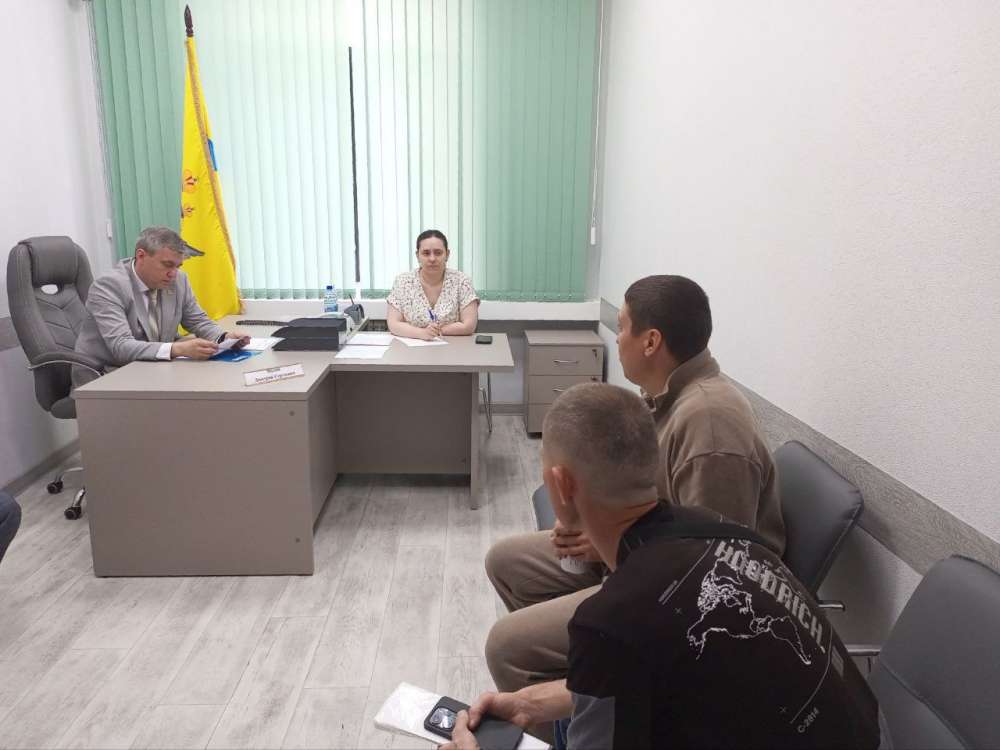 В Оренбурге на приеме у Дмитрия Мусина обсудили размещение детских аттракционов 