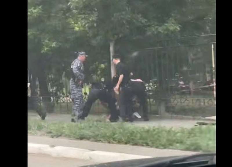 По пр. Бр. Коростелевых в Оренбурге разгуливал мужчина с пневматической винтовкой