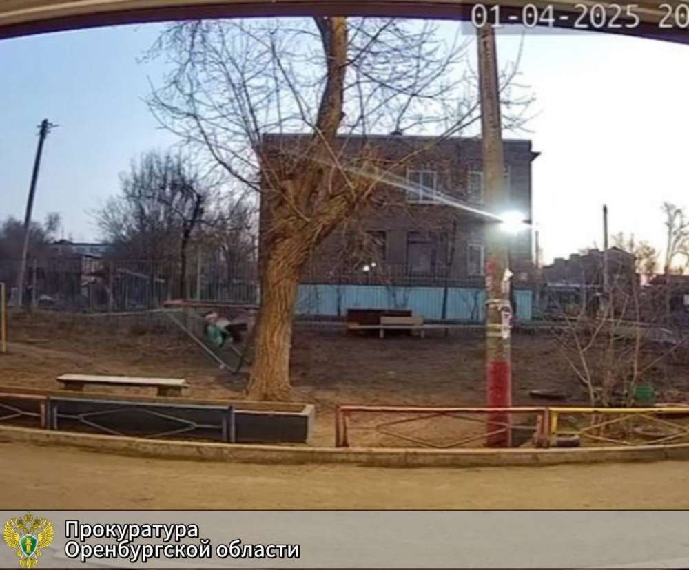 Детям из Орска, пострадавшим при падении неисправных качелей, выплатят компенсацию