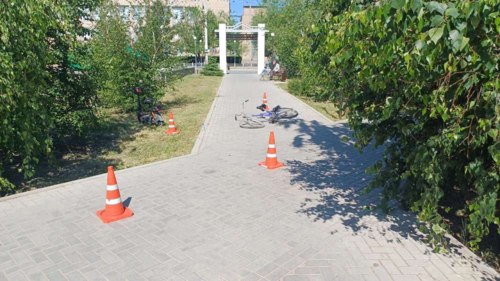 В Новоорске 8-летний самокатчик сбил велосипедистку