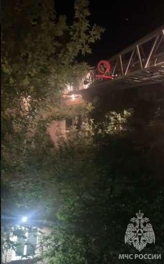 В Оренбурге спасатели пришли на помощь плачущему ребенку