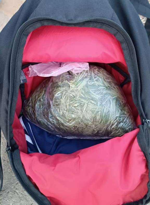 В Бугуруслане молодой человек попался с крупной партией марихуаны