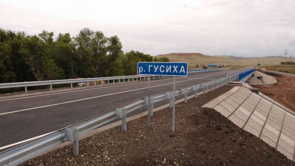 В Переволоцком районе открыли движение по мосту через реку Гусиху