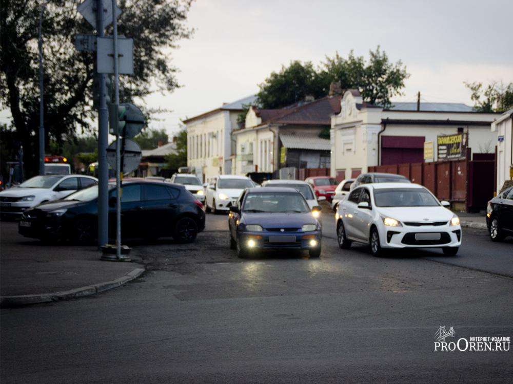 В Оренбурге на 11 улицах ограничат движение транспорта  
