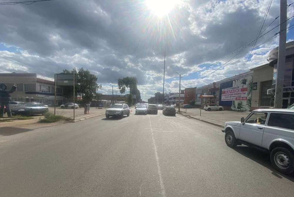В Оренбурге столкнулись три легковушки, есть пострадавший 