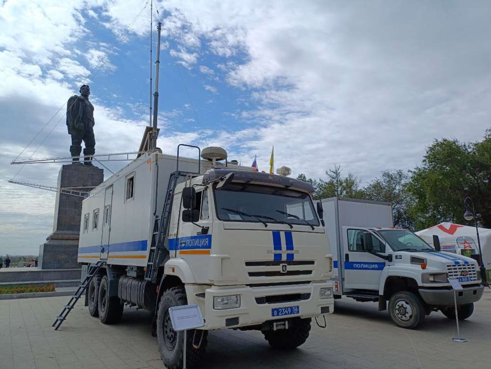 Полицейские устроили выставку спецтехники по случаю Дня города в Оренбурге