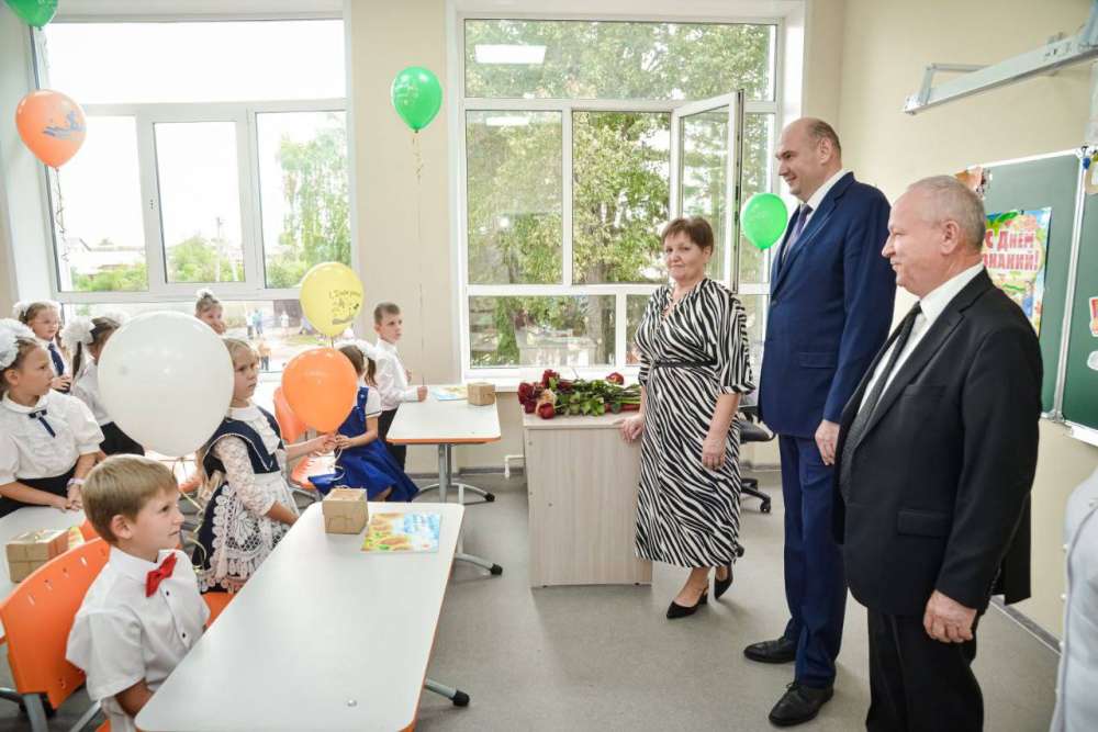 Евгений Солнцев открыл новую школу в Бузулуке и обновленную в Палимовке