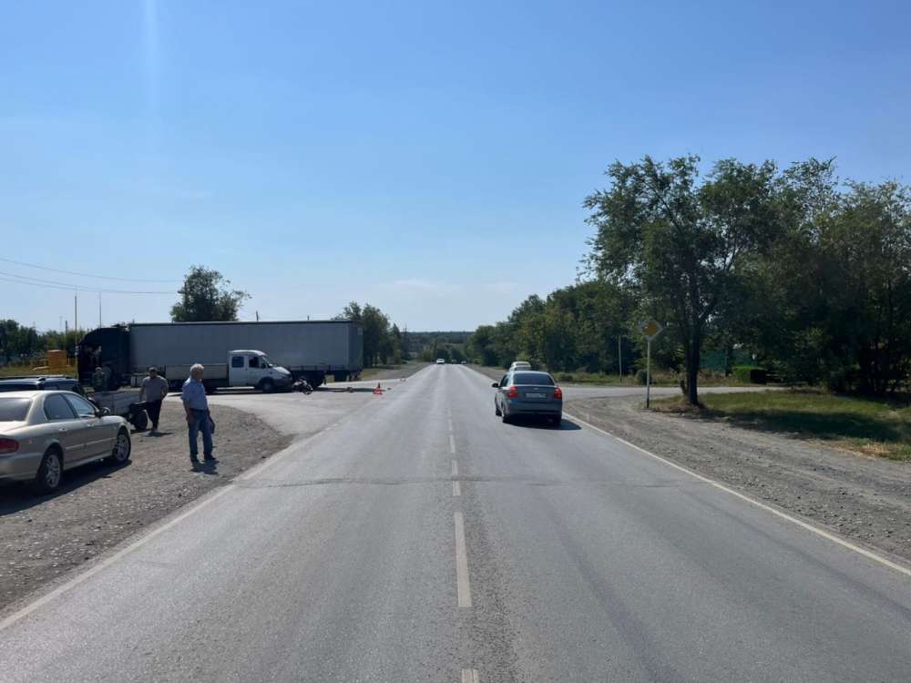 Опасный обгон: в Новотроицке мотоциклист устроил массовое ДТП 
