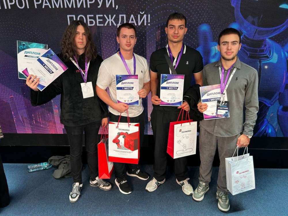 Команда Оренбуржья завоевала два золота и два серебра на Всероссийском турнире по робототехнике