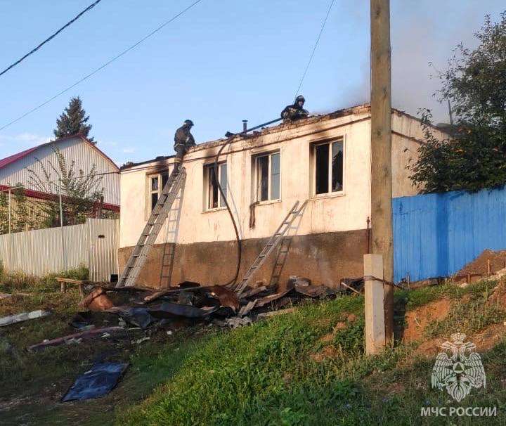 В Бугуруслане на пожаре погибли 2 человека 