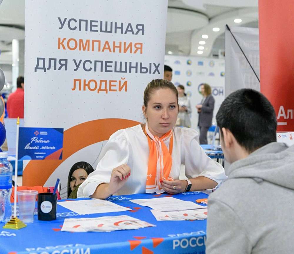 Больше 2,4 тысяч оренбуржцев нашли работу на ярмарке трудоустройства 