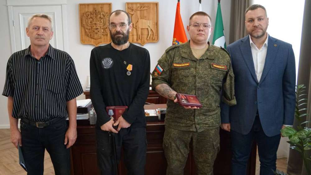 В Бузулуке участникам СВО вручили госнаграды