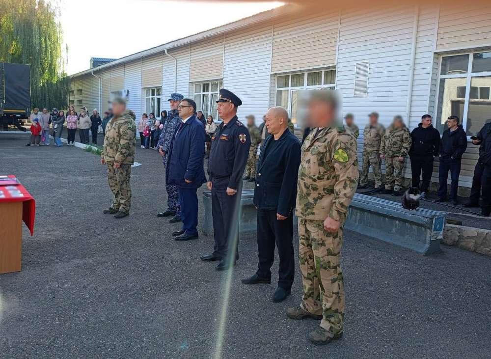Депутаты Оренбургского горсовета проводили бойцов ОМОНа для выполнения задач СВО 
