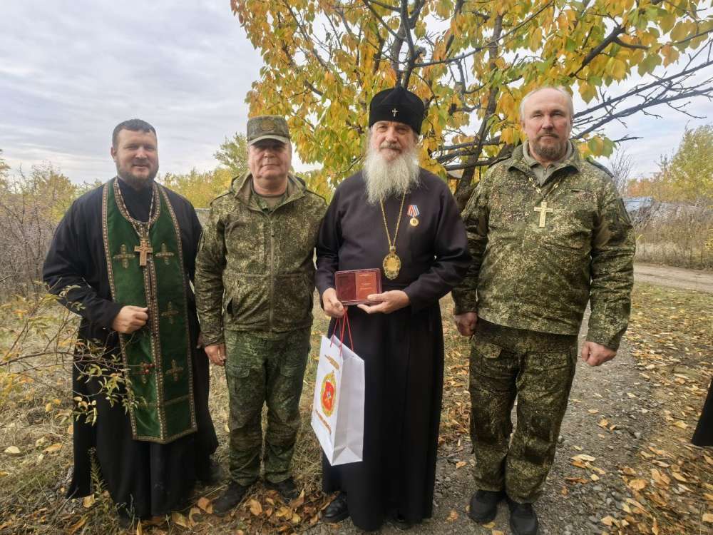 Оренбургский митрополит Петр удостоен наград за поддержку армии на Донбассе