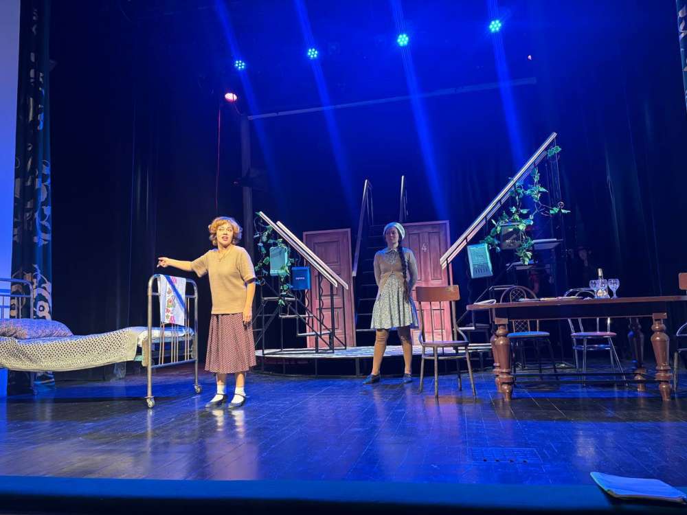 Оренбургских зрителей ждет премьера спектакля «Барабанщица»