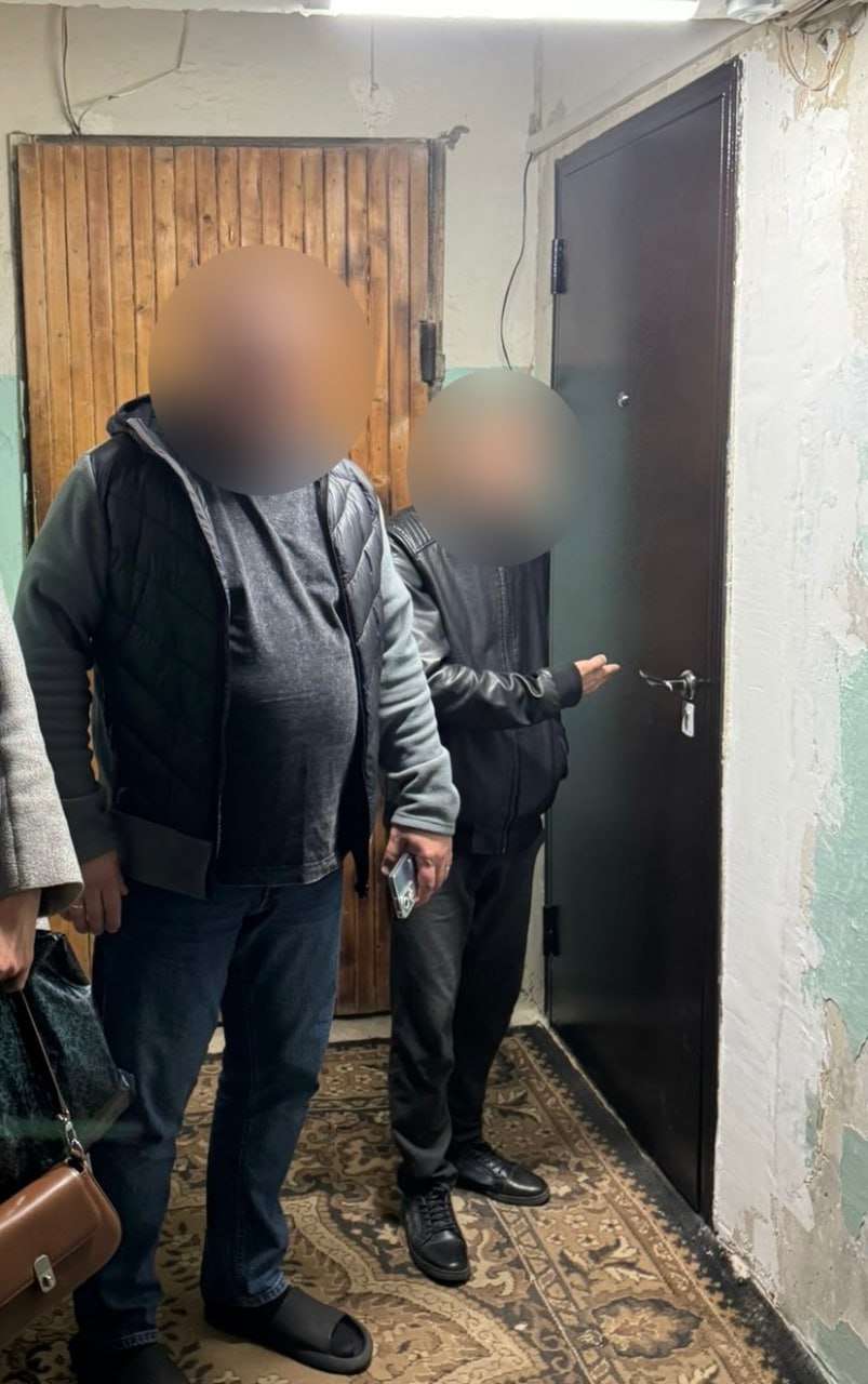 Оренбуржец украл деньги и кольцо из чужой квартиры