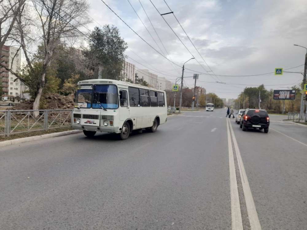 В Оренбурге под колеса автобуса попала молодая девушка