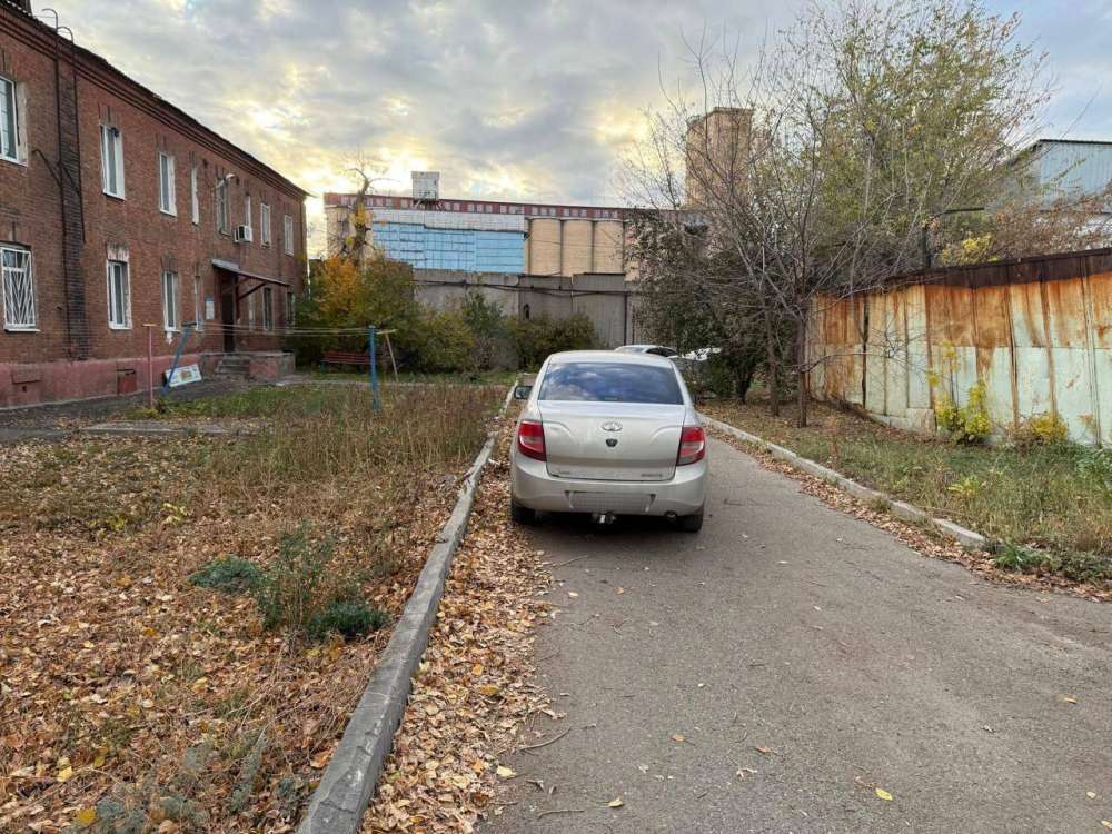 На переулке Тупом в Оренбурге автомобиль сбил девушку 