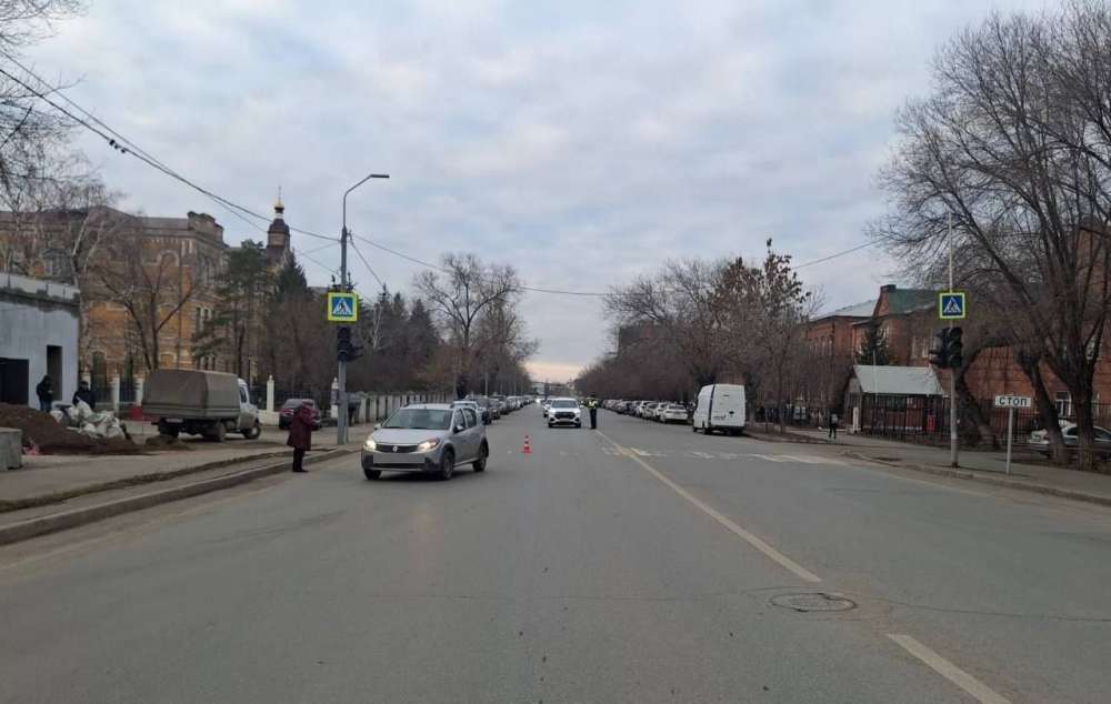 В Оренбурге на пешеходном переходе пенсионерка на «Рено» сбила 16-летнюю девушку 