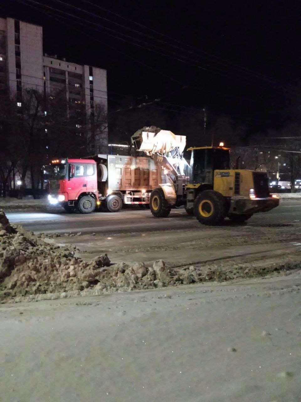 В Оренбурге началась ночная смена уборки снега