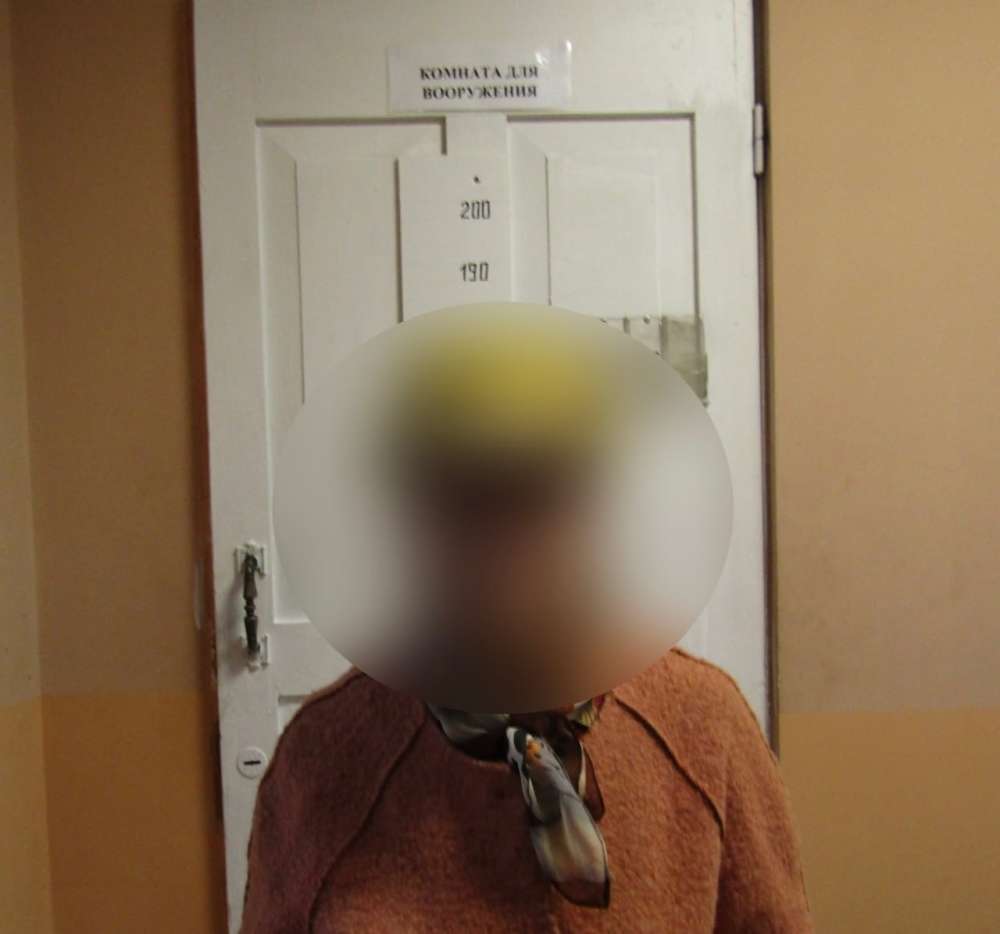 Пожилая оренбурженка поссорилась с соседом и ударила его лопатой