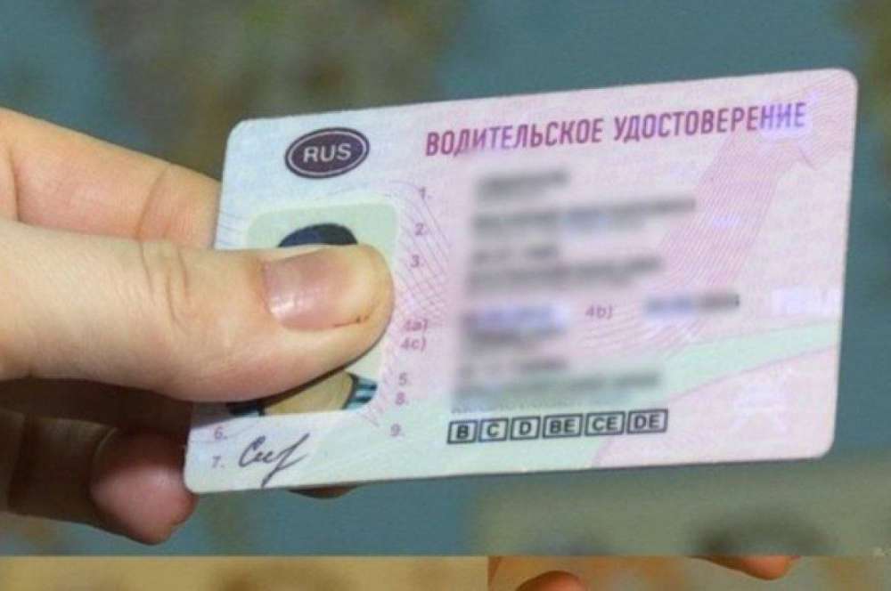 Поддельное водительское удостоверение: полиция задержала сорочинскую пару
