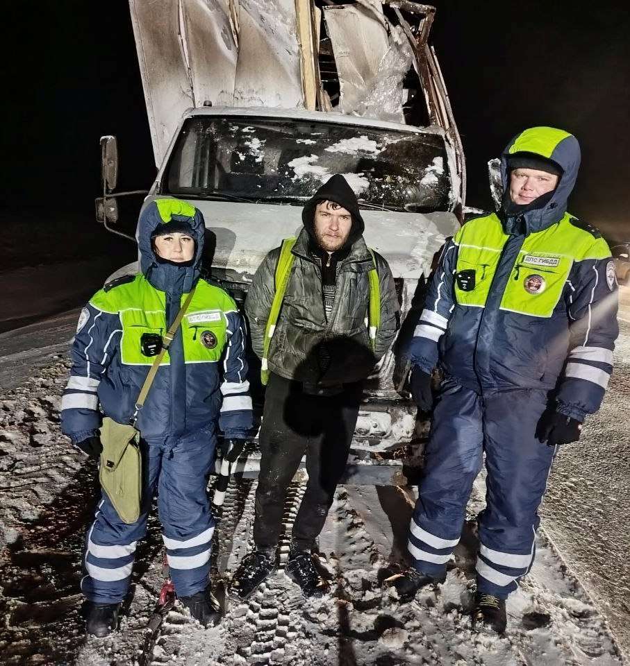 Сорочинские полицейские выручили водителя из снежного плена
