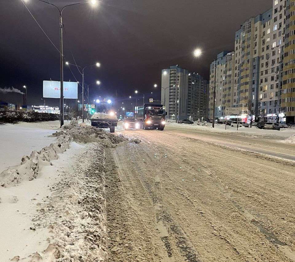 В Оренбурге за сутки вывезено 9 тысяч кубометров снега 