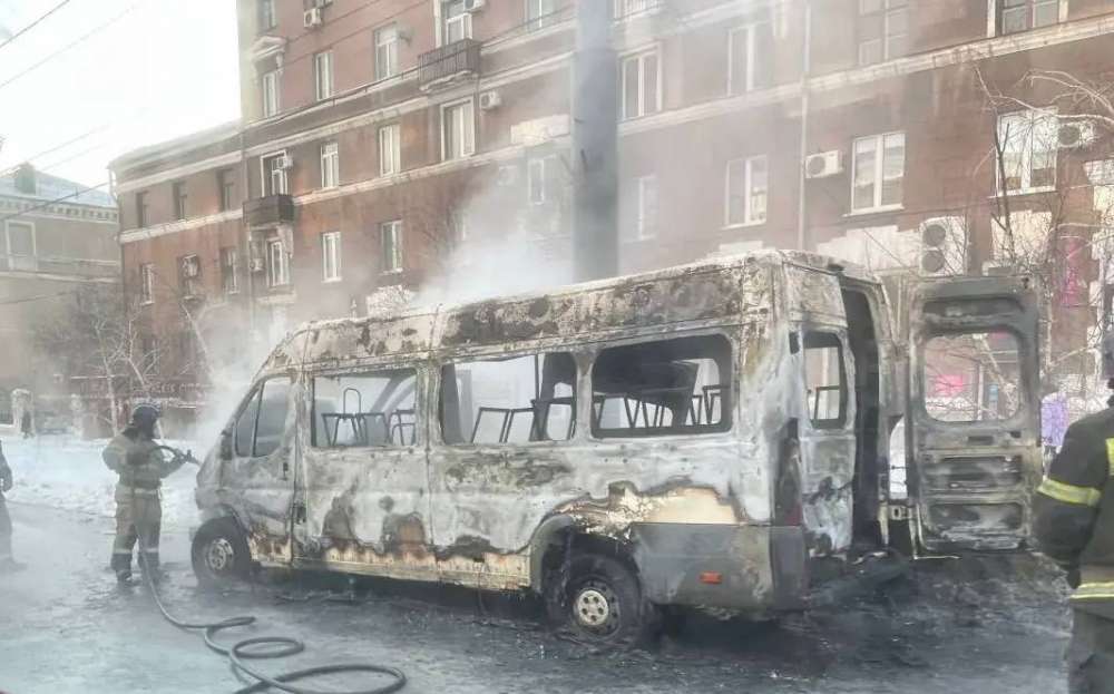 В центре Орска сгорела маршрутка – возбуждено уголовное дело