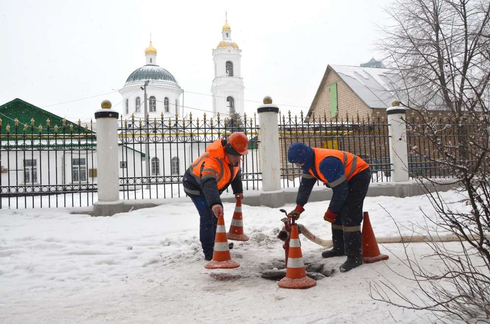 В преддверии Крещения «Росводоканал Оренбург» провел плановые промывки водопроводных сетей