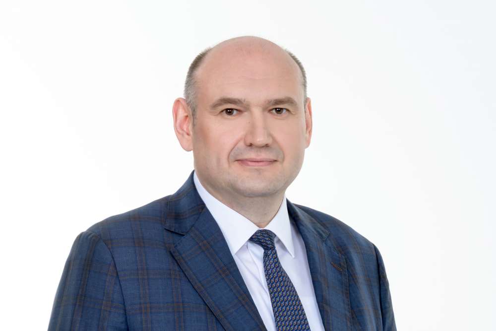 Евгений Солнцев поздравил оренбуржцев с Днем защитника Отечества 