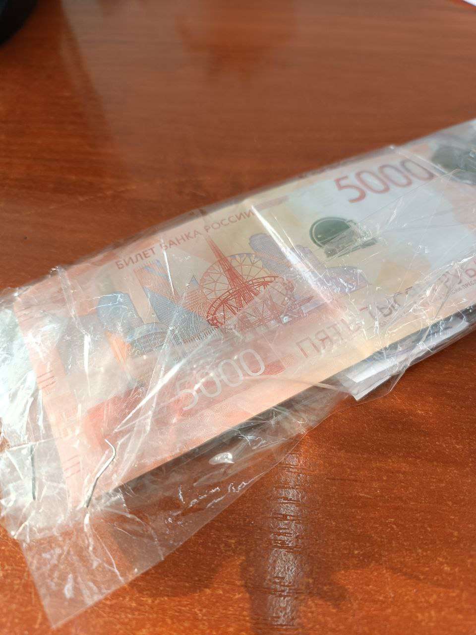 Иностранец украл 14 тысяч рублей у водителя такси в Бугуруслане