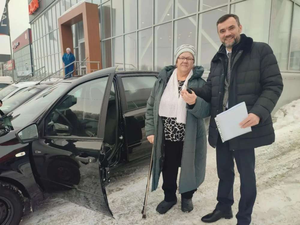 Новые авто от реготделения Соцфонда получили четверо пострадавших на производстве жителей региона