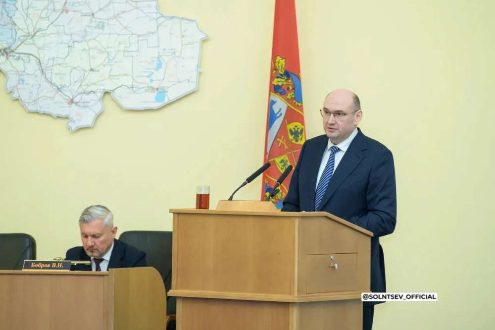 Евгений Солнцев отчитался перед депутатами Заксоба за работу правительства в 2025 году
