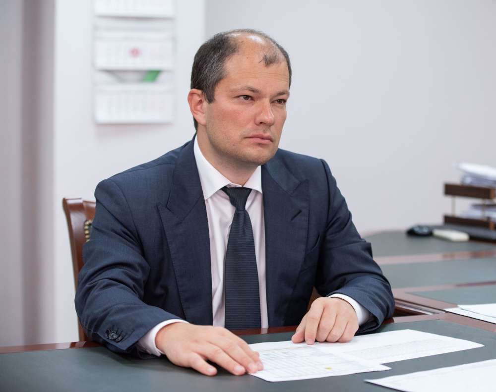 Руководство «Уральской Стали» поздравило оренбурженок с 8 марта