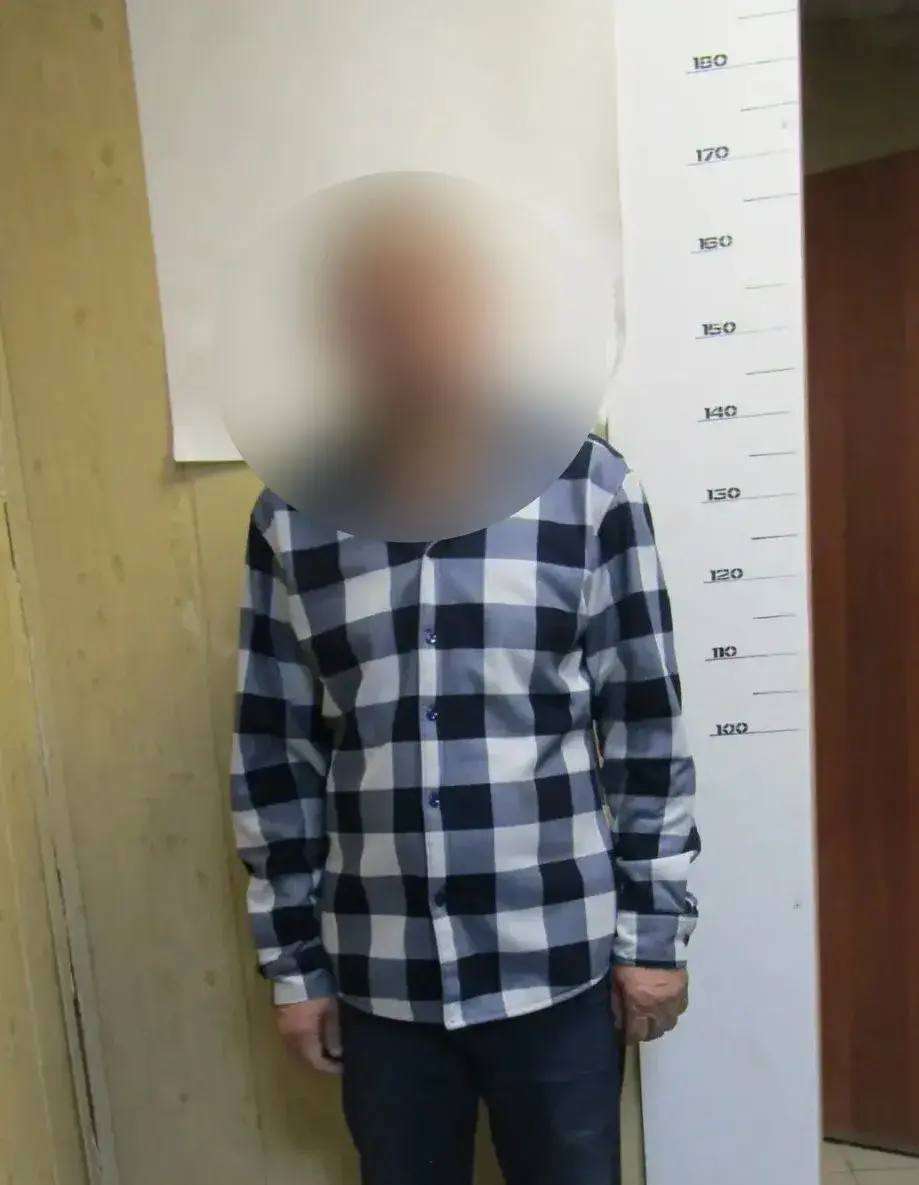 Житель Оренбурга похитил парфюм на 22 тысячи рублей и продал его прохожим