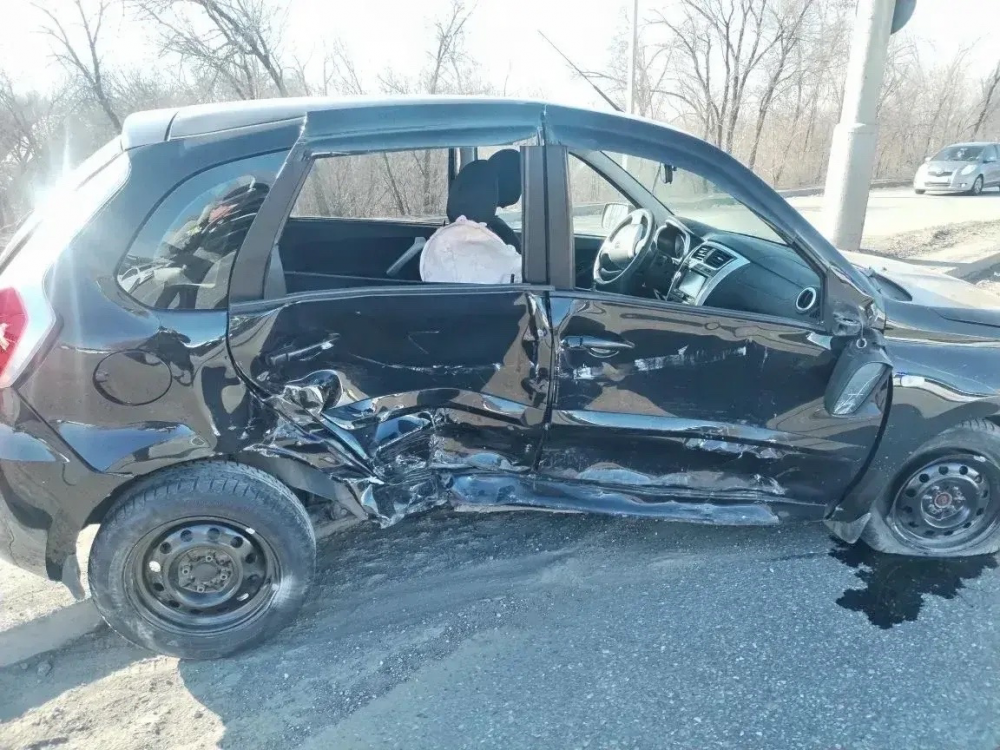 В Оренбурге в ДТП на улице Донгузской пострадали два человека