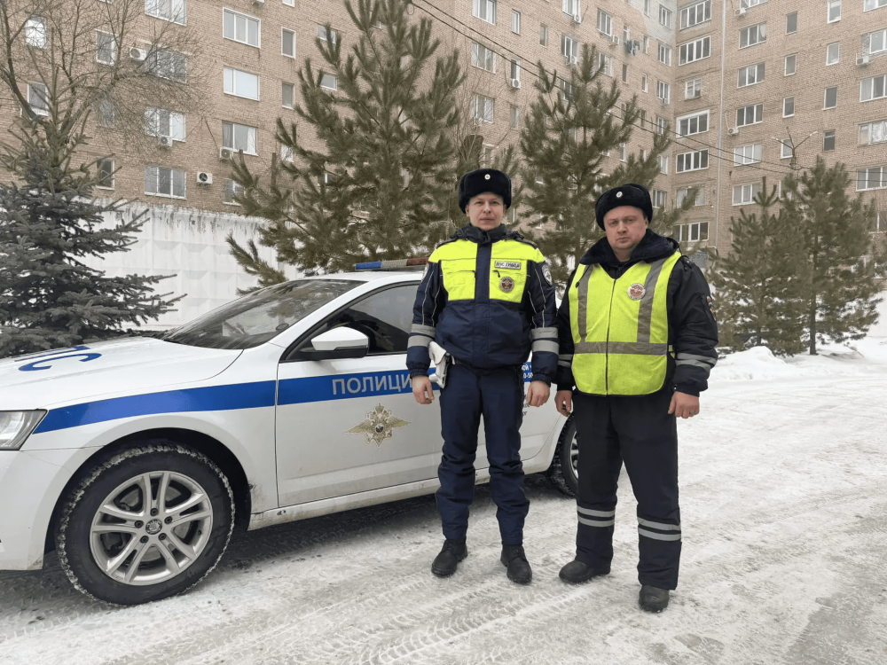 Полицейские в Оренбурге спасли молодую девушку от необдуманного поступка на мосту через Урал