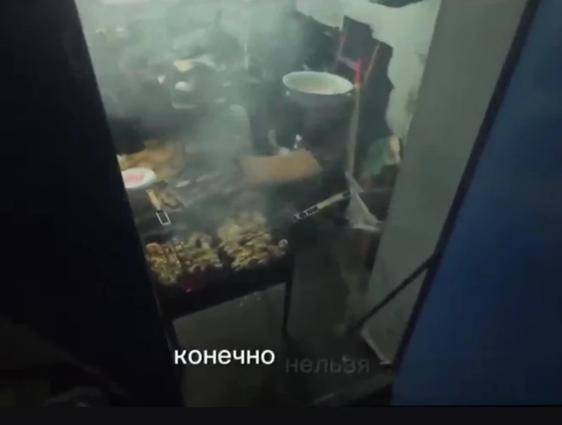 В Гае сотрудник обувного киоска решил пожарить шашлык прямо на рабочем месте 