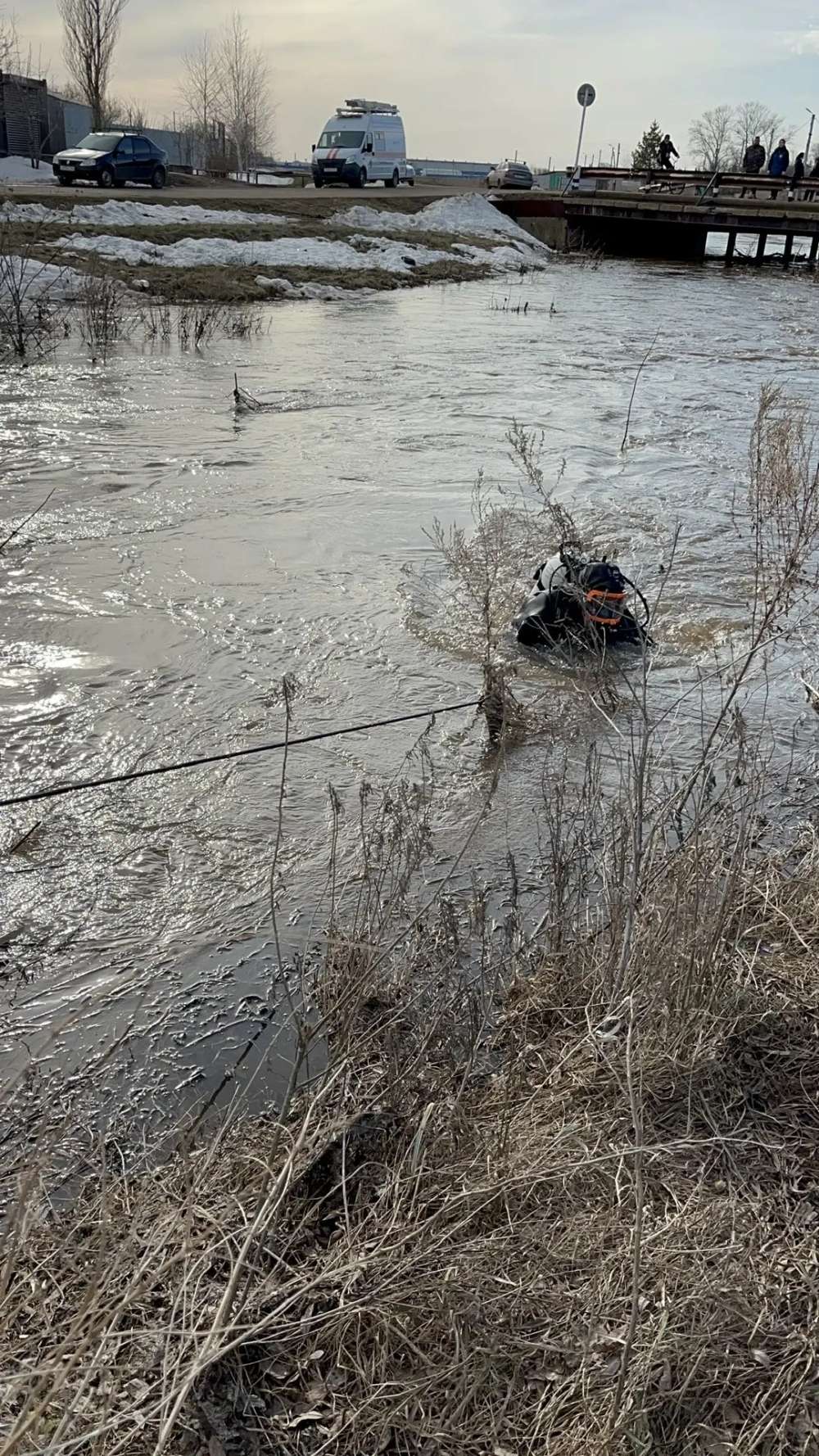 В Оренбуржье водолазы ищут ребенка, предположительно утонувшего в реке