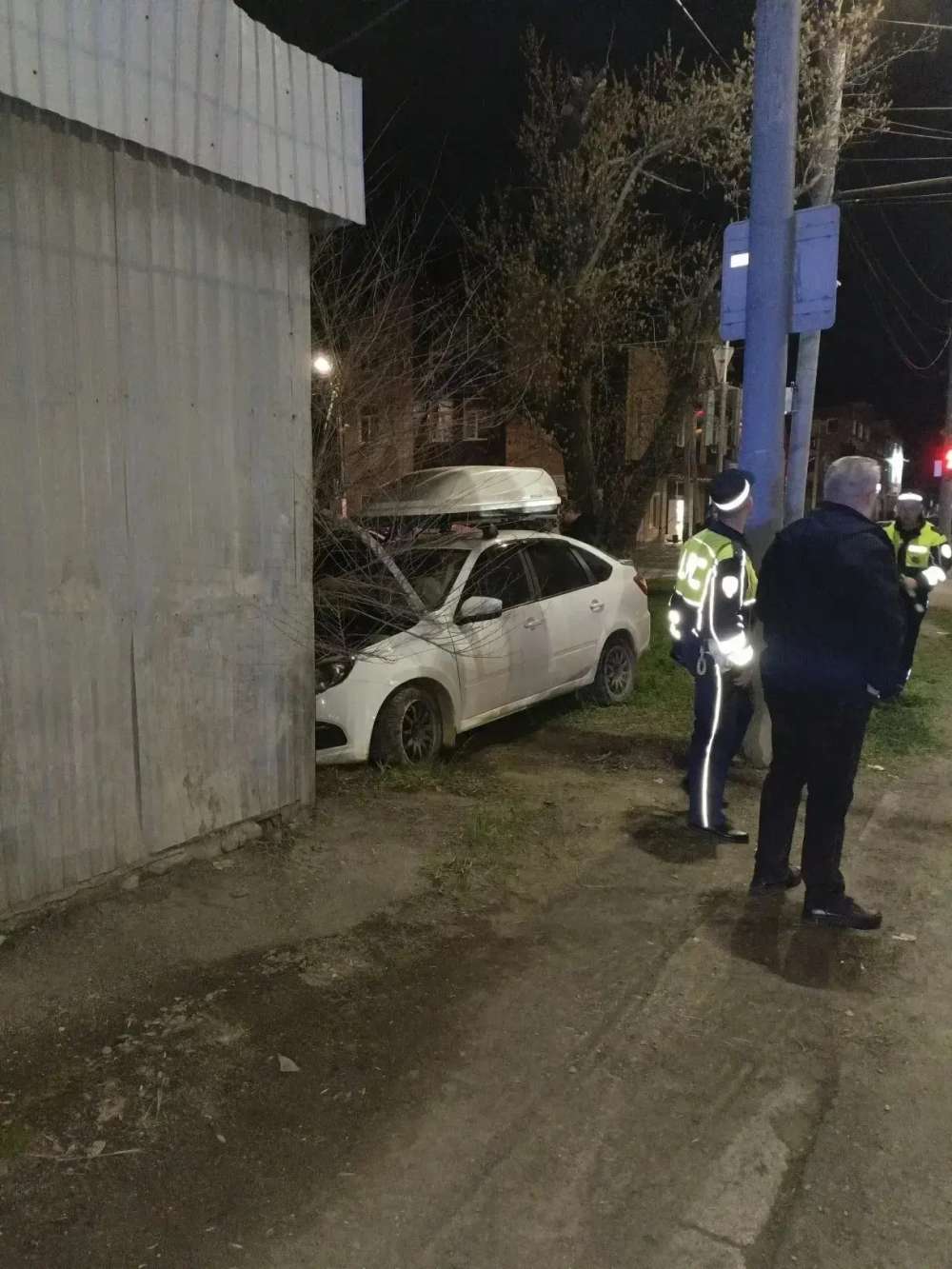 В Оренбурге «Лада Гранта» столкнулась с большегрузом. В ДТП погибла женщина