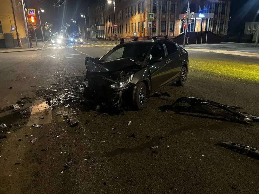 В Оренбурге в ДТП на перекрестке пострадали два человека