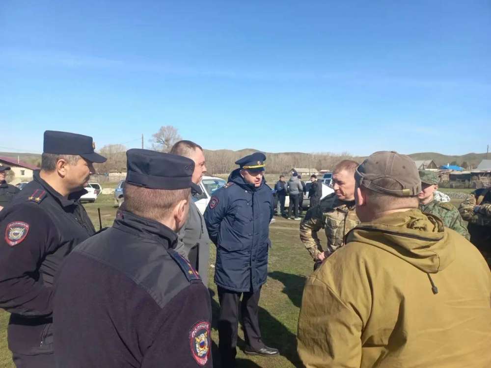 В Гайском районе Оренбуржья идут поиски вооружённого преступника, который расстрелял полицейских